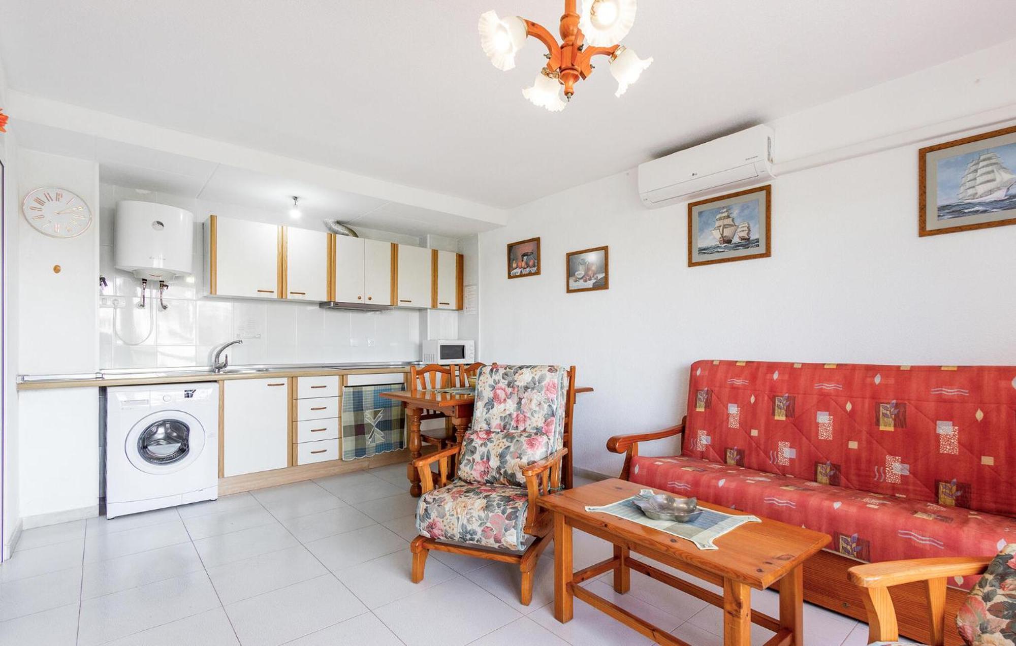 Nice Apartment In Torrevieja With Kitchen Extérieur photo